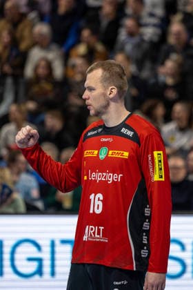 Torwart Tomas Mrkva (SC DHfK Leipzig, 16) mit Fausst. HC Erlangen vs. SC DHfK Leipzig, Handball, 1. Handball Bundesliga, Saison 2025 2026, 17. Spieltag, 13.12.2025 HC Erlangen vs. SC DHfK Leipzig, Handball, 1. Handball Bundesliga, Saison 2025 2026, 17. Spieltag, 13.12.2025 Nuernberg Copyright: xEibner-Pressefoto ArdanxFuessmanx EP_AFN