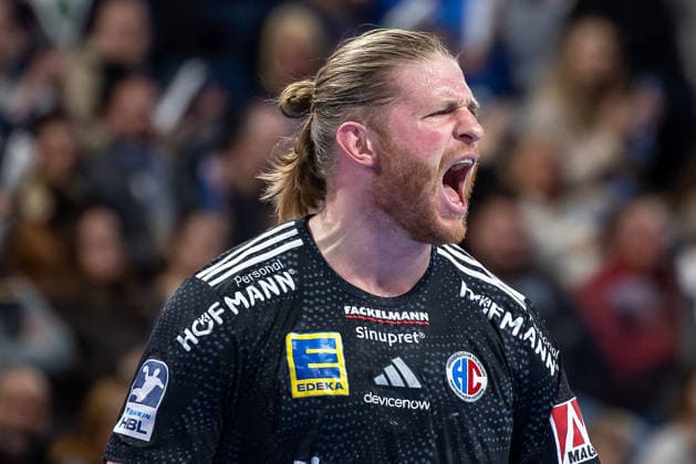 Maciej Gebala (HC Erlangen, 77) beim Jubel nach einem Tor. HC Erlangen vs. SC DHfK Leipzig, Handball, 1. Handball Bundesliga, Saison 2025 2026, 17. Spieltag, 13.12.2025 HC Erlangen vs. SC DHfK Leipzig, Handball, 1. Handball Bundesliga, Saison 2025 2026, 17. Spieltag, 13.12.2025 Nuernberg Copyright: xEibner-Pressefoto ArdanxFuessmanx EP_AFN