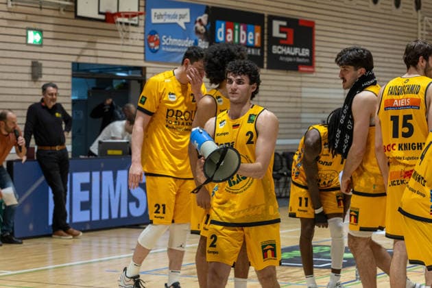 Die Bozic Estriche Knights Kirchheim feiern Ihren Sieg GER, Bozic Estriche Knights Kirchheim vs. Phoenix Hagen, BARMER 2. Basketball Bundesliga, 12. Spieltag, Saison 2025 2026, 13.12.2025 GER, Bozic Estriche Knights Kirchheim vs. Phoenix Hagen, BARMER 2. Basketball Bundesliga, 12. Spieltag, Saison 2025 2026, 13.12.2025 Kirchheim an der Teck Copyright: xEibner-Pressefoto NinaxSanderx EP_NSR