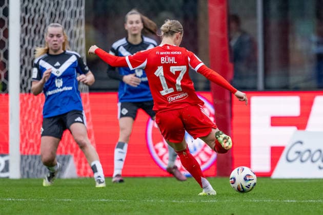 Klara Buehl (FC Bayern Muenchen Frauen, 17) beim ihrem Tor zum 3:0 GER, FC Bayern Muenchen Frauen vs. Hamburger SV, Fussball, Google Pixel Frauen-Bundesliga, 13. Spieltag, Saison 2025 2026, 14.12.2025. (DFL DFB REGULATIONS PROHIBIT ANY USE OF PHOTOGRAPHS as IMAGE SEQUENCES and or QUASI-VIDEO). GER, FC Bayern Muenchen Frauen vs. Hamburger SV, Fussball, Google Pixel Frauen-Bundesliga, 13. Spieltag, Saison 2025 2026, 14.12.2025. Muenchen Copyright: xEibner-Pressefoto HeikexFeinerx EP_HFR