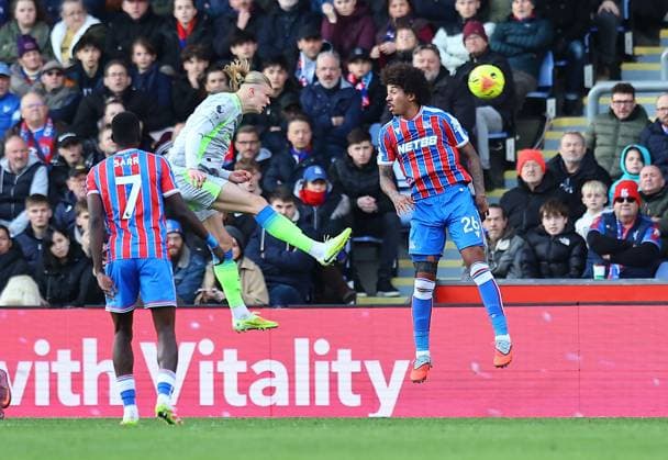 Erling Haaland of Manchester City scores the opening goal Crystal Palace v Manchester City, Premier League, Football, Selhurst Park, London, UK - 14 Dec 2025London Selhurst Park United Kingdom EDITORIAL USE ONLY No use with unauthorised audio, video, data, fixture lists, club league logos or live services. Online in-match use limited to 120 images, no video emulation. No use in betting, games or single club league player publications. Copyright: xMichaelxZemanek Shutterstockx 16081573n