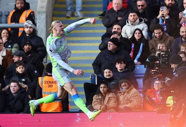 Erling Haaland of Manchester City celebrates scoring the opening goal Crystal Palace v Manchester City, Premier League, Football, Selhurst Park, London, UK - 14 Dec 2025London Selhurst Park United Kingdom EDITORIAL USE ONLY No use with unauthorised audio, video, data, fixture lists, club league logos or live services. Online in-match use limited to 120 images, no video emulation. No use in betting, games or single club league player publications. Copyright: xMichaelxZemanek Shutterstockx 16081573o