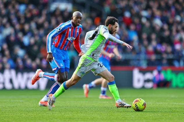 Bernardo Silva of Manchester City Crystal Palace v Manchester City, Premier League, Football, Selhurst Park, London, UK - 14 Dec 2025London Selhurst Park United Kingdom EDITORIAL USE ONLY No use with unauthorised audio, video, data, fixture lists, club league logos or live services. Online in-match use limited to 120 images, no video emulation. No use in betting, games or single club league player publications. Copyright: xMichaelxZemanek Shutterstockx 16081573ab