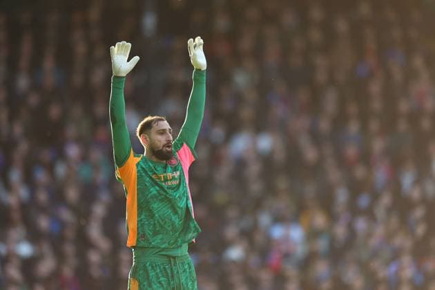 Gianluigi Donnarumma of Manchester City Crystal Palace v Manchester City, Premier League, Football, Selhurst Park, London, UK - 14 Dec 2025London Selhurst Park United Kingdom EDITORIAL USE ONLY No use with unauthorised audio, video, data, fixture lists, club league logos or live services. Online in-match use limited to 120 images, no video emulation. No use in betting, games or single club league player publications. Copyright: xMichaelxZemanek Shutterstockx 16081573ac