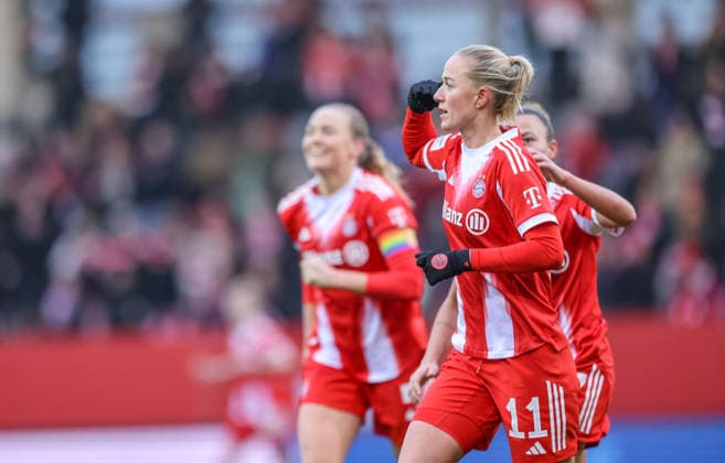 GER, München, FC Bayern München vs Hamburger SV, Google Pixel Frauen Bundesliga, Fussball, DFB, Spielzeit 2025 2026, FC Bayern Campus, 13. Spieltag, im Bild: Lea Schüller (Bayern München 11), Tor, Freude, Jubel und Emotion, 6:0 DFB DFL REGULATIONS PROHIBIT ANY USE OF PHOTOGRAPHS AS IMAGE SEQUENCES AND OR QUASI-VIDEO, 14.12.2025 Copyright: HMBxMedia HendrikxHamelau