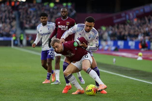 Jarrod Bowen of West Ham is challenged by Morgan Rogers of Aston Villa West Ham United v Aston Villa, Football, Premier League, London Stadium, London, UK, 14 12 25 EDITORIAL USE ONLY No use with unauthorised audio, video, data, fixture lists (outside the EU), club league logos or live services. Online in-match use limited to 45 images (+15 in extra time). No use to emulate moving images. No use in betting, games or Copyright: xAnthonyxHanc Shutterstockx 16104760an