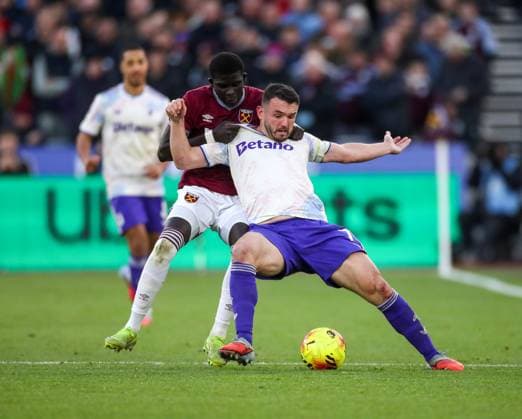 John McGinn of Aston Villa and El Hadji Malick Diouf of West Ham United compete for the ball West Ham United v Aston Villa, Football, Premier League, London Stadium, London, UK, 14 12 25 EDITORIAL USE ONLY No use with unauthorised audio, video, data, fixture lists (outside the EU), club league logos or live services. Online in-match use limited to 45 images (+15 in extra time). No use to emulate moving images. No use in betting, games or Copyright: xAnthonyxHanc Shutterstockx 16104760az