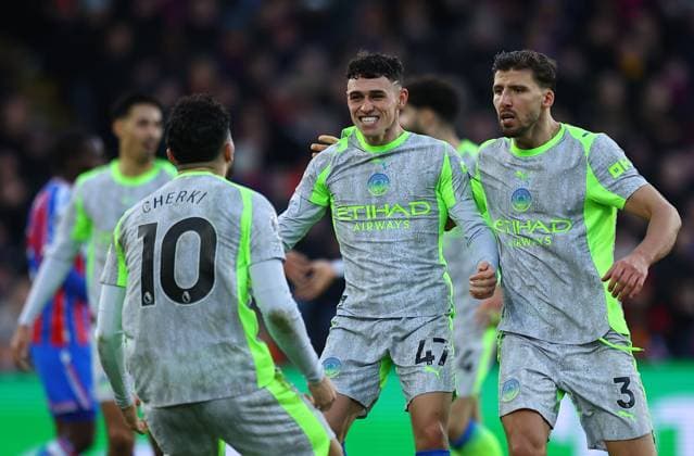 Phil Foden of Manchester City celebrates scoring their sides second goal with team-mates Crystal Palace v Manchester City, Premier League, Football, Selhurst Park, London, UK - 14 Dec 2025London Selhurst Park United Kingdom EDITORIAL USE ONLY No use with unauthorised audio, video, data, fixture lists, club league logos or live services. Online in-match use limited to 120 images, no video emulation. No use in betting, games or single club league player publications. Copyright: xMichaelxZemanek Shutterstockx 16081573ba