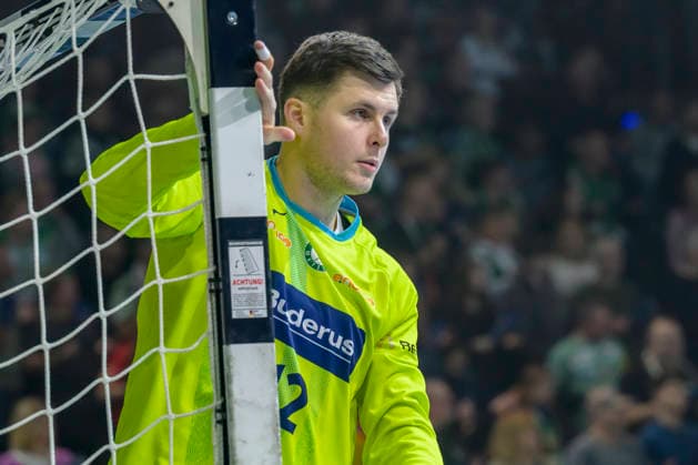 f.l.t.r.: Anadin Suljakovic (HSG Wetzlar 12), high concenrtated , GER, Berlin, Handball, Fuechse Berlin vs. HSG Wetzlar, DAIKIN Handball Bundesliga, at the Max Schmeling Halle, December 14, 2025,f.l.t.r.: GER, Berlin, Handball, Fuechse Berlin vs. HSG Wetzlar, DAIKIN Handball Bundesliga, at the Max Schmeling Halle, December 14, 2025, Copyright: HMBxMedia UwexKoch