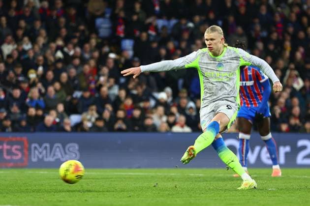 Erling Haaland of Manchester City scores their sides third goal from penalty Crystal Palace v Manchester City, Premier League, Football, Selhurst Park, London, UK - 14 Dec 2025London Selhurst Park United Kingdom EDITORIAL USE ONLY No use with unauthorised audio, video, data, fixture lists, club league logos or live services. Online in-match use limited to 120 images, no video emulation. No use in betting, games or single club league player publications. Copyright: xMichaelxZemanek Shutterstockx 16081573be