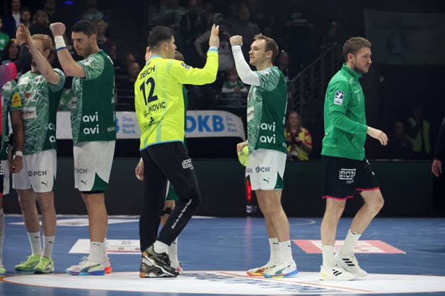 DEU, DHB, 1.HBL, Fuechse Berlin vs. Wetzlar, 14.12.2025, Max-Schmeling-Halle, Berlin, DEU, DHB, 1.HBL, Fuechse Berlin vs. Wetzlar, im Bild Mathias Gidsel (Fuechse Berlin 19), Anadin Suljakovic (HSG Wetzlar 12)