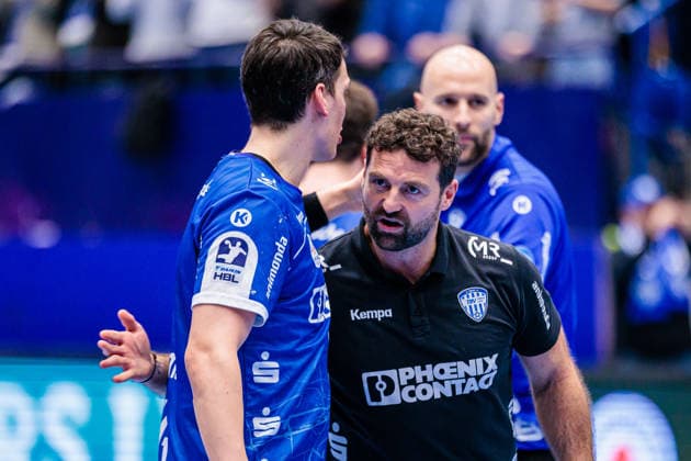 v.l. Frederik Simak (TBV Lemgo Lippe, 08), Florian Kehrmann (TBV Lemgo Lippe, Trainer) jubelt feiert nach 23:23 Unentschieden GER, TBV Lemgo Lippe vs. THW Kiel, Handball, 1. Bundesliga, 17. Spieltag, Spielzeit 2025 2026, 14.12.2025 GER, TBV Lemgo Lippe vs. THW Kiel, Handball, 1. Bundesliga, 17. Spieltag, Spielzeit 2025 2026, 14.12.2025 Lemgo Copyright: xEibner-Pressefoto JanxRollingerx EP_JSK
