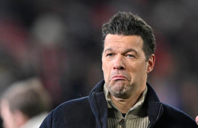 TV-Experte Michael Ballack DAZN Portrait Gestik Geste skeptisch kritisch FC Bayern Muenchen vs 1. FSV Mainz 05 14.12.2025 DFL REGULATIONS PROHIBIT ANY USE OF PHOTOGRAPHS AS IMAGE SEQUENCES AND OR QUASI-VIDEO FC Bayern Muenchen vs 1. FSV Mainz 05