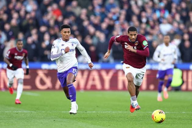 Ollie Watkins of Aston Villa chased by Jean-Clair Todibo of West Ham United West Ham United v Aston Villa, Premier League, Football, London Stadium, London, UK - 14 Dec 2025London London Stadium United Kingdom EDITORIAL USE ONLY No use with unauthorised audio, video, data, fixture lists, club league logos or live services. Online in-match use limited to 120 images, no video emulation. No use in betting, games or single club league player publications. Copyright: xSimonxDael Shutterstockx 16081588br