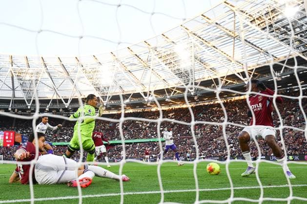 Morgan Rogers of Aston Villa scoring a goal (2-2) West Ham United v Aston Villa, Premier League, Football, London Stadium, London, UK - 14 Dec 2025London London Stadium United Kingdom EDITORIAL USE ONLY No use with unauthorised audio, video, data, fixture lists, club league logos or live services. Online in-match use limited to 120 images, no video emulation. No use in betting, games or single club league player publications. Copyright: xSimonxDael Shutterstockx 16081588bo