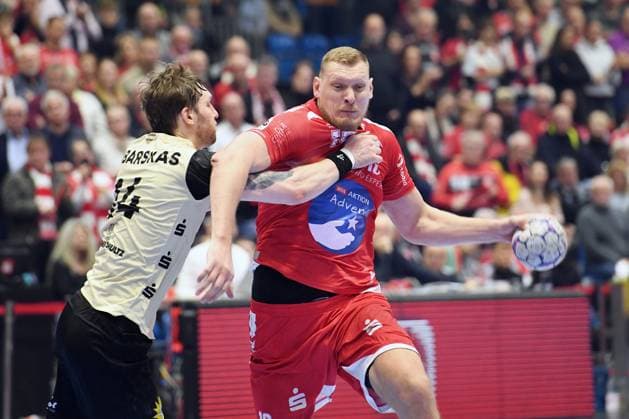 Dainis Kristopans (MT Melsungen 10) (am Ball), Gerdas Babarskas (Bergischer HC 14) , GER, MT Melsungen - Bergischer HC, Handball, 1. Bundesliga, 17. Spieltag, Saison 2025 2026, 14.12.2025, GER, MT Melsungen - Bergischer HC, Handball, 1. Bundesliga, 17. Spieltag, Saison 2025 2026, 14.12.2025 Kassel Copyright: xEibner-Pressefotox xRolandxSippelx EP_RSL