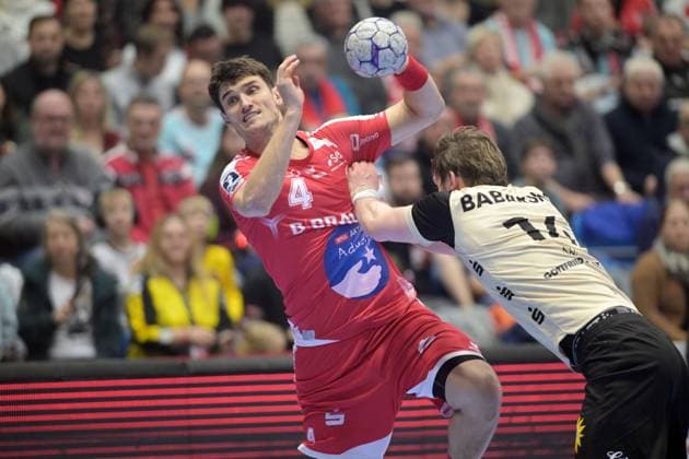 Nikolaj Enderleit (MT Melsungen 4) beim Wurf; Gerdas Babarskas (Bergischer HC 14) , GER, MT Melsungen - Bergischer HC, Handball, 1. Bundesliga, 17. Spieltag, Saison 2025 2026, 14.12.2025, GER, MT Melsungen - Bergischer HC, Handball, 1. Bundesliga, 17. Spieltag, Saison 2025 2026, 14.12.2025 Kassel Copyright: xEibner-Pressefotox xRolandxSippelx EP_RSL