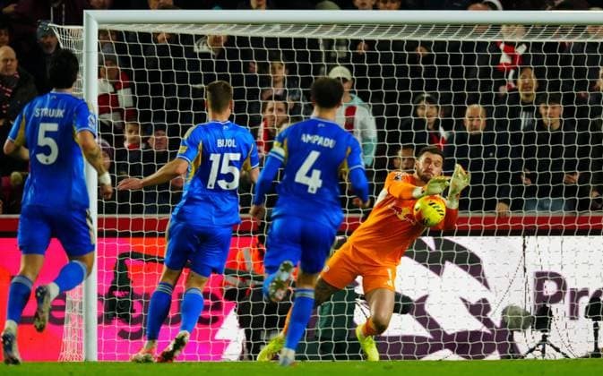 Leeds United goalkeeper Lucas Perri saves to deny Keane Lewis-Potter of Brentford late in the first half Brentford v Leeds United, Premier League, Football, Gtech Community Stadium, London, UK - 14 Dec 2025London Gtech Community Stadium United Kingdom EDITORIAL USE ONLY No use with unauthorised audio, video, data, fixture lists, club league logos or live services. Online in-match use limited to 120 images, no video emulation. No use in betting, games or single club league player publications. Copyright: xJavierxGarcia Shutterstockx 16081652q
