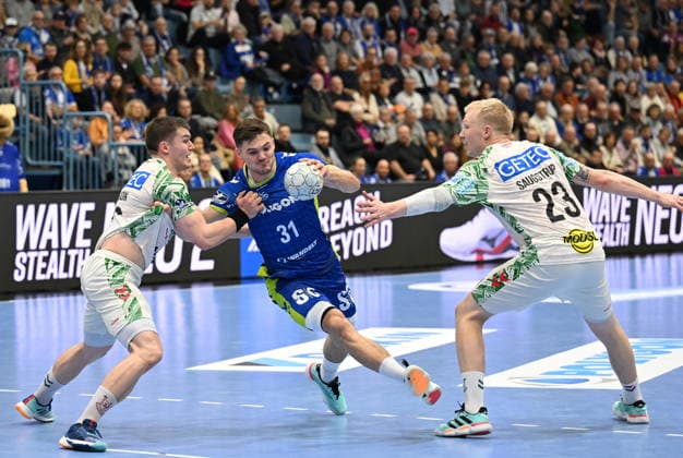 RECORD DATE NOT STATED Kay Smits (VfL Gummersbach 31)gegen Magnus Saugstrup (SC Magdeburg 23) und Elvar Oern Jonsson (SC Magdeburg 19) VfL Gummersbach vs. SC Magdeburg, Handball, Daikin 1. Bundesliga, 17. Spieltag, Spielzeit 2025-2026, Schwalbe Arena Gummersbach, 14.12.2025 VfL Gummersbach vs. SC Magdeburg, Handball, Daikin 1. Bundesliga, 17. Spieltag, Spielzeit 2025-2026, Schwalbe Arena Gummersbach, 14.12.2025 Gummersbach Copyright: xEibner-Pressefoto JuergenxAugstx EP_JAT