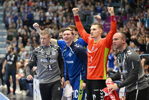 RECORD DATE NOT STATED Gudjon Valur Sigurdsson (VfL Gummersbach Trainer) entschlossen und seine Bank jubelt VfL Gummersbach vs. SC Magdeburg, Handball, Daikin 1. Bundesliga, 17. Spieltag, Spielzeit 2025-2026, Schwalbe Arena Gummersbach, 14.12.2025 VfL Gummersbach vs. SC Magdeburg, Handball, Daikin 1. Bundesliga, 17. Spieltag, Spielzeit 2025-2026, Schwalbe Arena Gummersbach, 14.12.2025 Gummersbach Copyright: xEibner-Pressefoto JuergenxAugstx EP_JAT