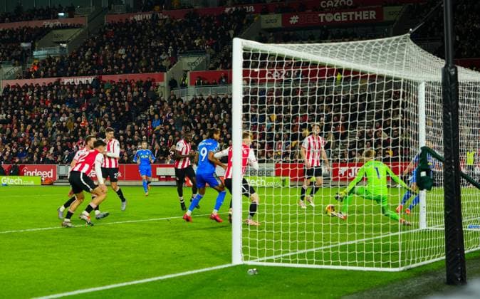Brentford goalkeeper Caoimhin Kelleher saves with his left foot Brentford v Leeds United, Premier League, Football, Gtech Community Stadium, London, UK - 14 Dec 2025London Gtech Community Stadium United Kingdom EDITORIAL USE ONLY No use with unauthorised audio, video, data, fixture lists, club league logos or live services. Online in-match use limited to 120 images, no video emulation. No use in betting, games or single club league player publications. Copyright: xJavierxGarcia Shutterstockx 16081652ao