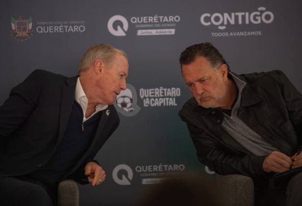 December 16, 2025, Queretaro, Queretaro, Mexico: Ivar Sisniega, executive president of the Mexican Football Federation, and Mauricio Kuri, Governor of State of Queretaro during a press conference, PK, Pressekonferenz about the Mexican national team, Nationalteam s match against Iceland at the Corregidora Stadium. on December 16, 2025 in Queretaro, Mexico. Queretaro Mexico - ZUMAe321 20251216_zsa_e321_001 Copyright: xJosexCarrerax