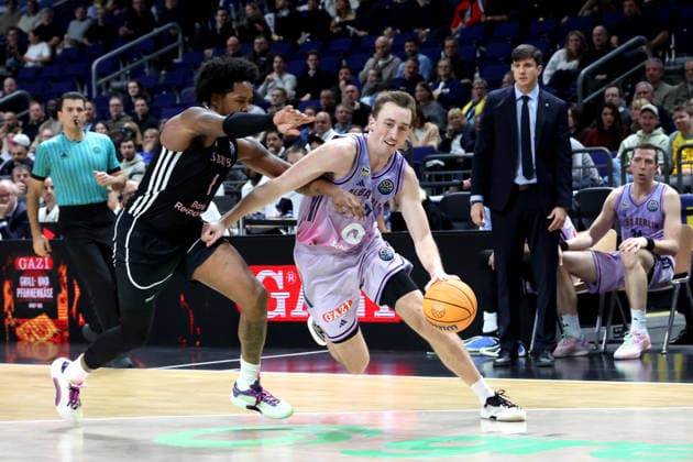 DEU, Basketball Champions League (BCL) , ALBA vs. BC Sabah, 16.12.2025, Uber-Arena, Berlin, DEU, Basketball Champions League (BCL) , ALBA vs. BC Sabah, im Bild Moses Wood (ALBA Berlin 11), CHEFTRAINER Pedro Calles (ALBA Berlin), Justin Tillman (Sabah BC Bak 1)