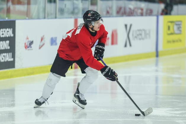 December 16, 2025, Niagara Falls, On, Canada: Braeden Cootes, of Sherwood Park, Alta., carries the puck during Canada s National Junior Team training camp in Niagara Falls, Ont., Tuesday, Dec. 16, 2025. Canada News - December 16, 2025 - ZUMAc35_ 20251216_zaf_c35_009 Copyright: xNickxIwanyshynx