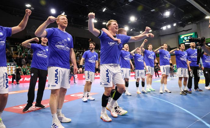 Dresden, 17.12.2025, Ballsportarena, Handball, DHB Pokal, Viertelfinale , SC DHfK Leipzig vs. TBV Lemgo 27:35, Im Bild; Lemgo feiert den Einzug in das FinalFour. , Nur zur redaktionellen Nutzung. Only editorial use. , DHB HBL regulations prohibit any use of photographs as image sequences and or quasi-video. ,