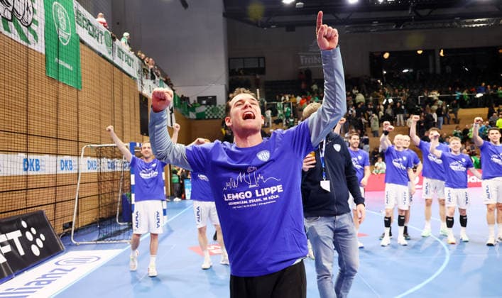 Dresden, 17.12.2025, Ballsportarena, Handball, DHB Pokal, Viertelfinale , SC DHfK Leipzig vs. TBV Lemgo 27:35, Im Bild; Lemgo feiert den Einzug in das FinalFour. Constantin Möstl Moestl ( 1, Lemgo). , Nur zur redaktionellen Nutzung. Only editorial use. , DHB HBL regulations prohibit any use of photographs as image sequences and or quasi-video. ,