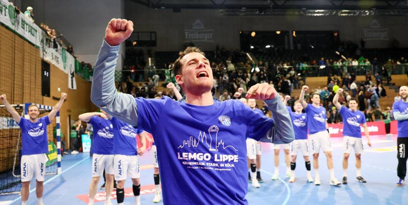 Dresden, 17.12.2025, Ballsportarena, Handball, DHB Pokal, Viertelfinale , SC DHfK Leipzig vs. TBV Lemgo 27:35, Im Bild; Lemgo feiert den Einzug in das FinalFour. Constantin Möstl Moestl ( 1, Lemgo). , Nur zur redaktionellen Nutzung. Only editorial use. , DHB HBL regulations prohibit any use of photographs as image sequences and or quasi-video. ,