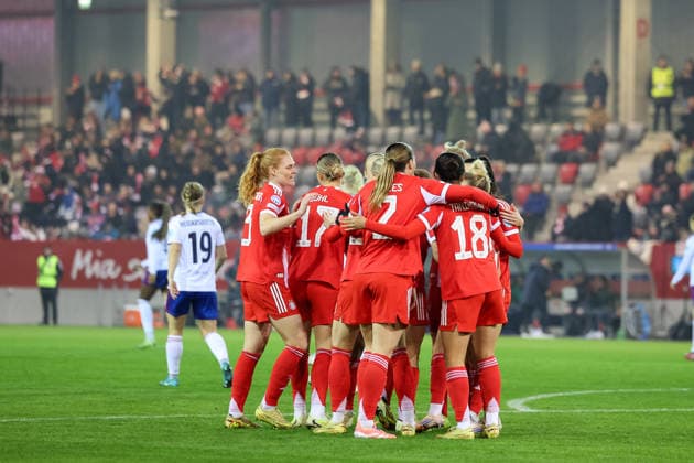 Jubel zum Tor zum 1:0 durch Momoko Tanikawa (FC Bayern Muenchen, 18), GER, FC Bayern Muenchen vs. Valerenga IF, Fussball, UEFA Womens Champions League, Ligaphase, 6. Spieltag, Saison 2025 2026, 17.12.2025, GER, FC Bayern Muenchen vs. Valerenga IF, Fussball, UEFA Womens Champions League, Ligaphase, 6. Spieltag, Saison 2025 2026, 17.12.2025 Muenchen Copyright: xEibner-Pressefoto JennixMaulx EP_JML
