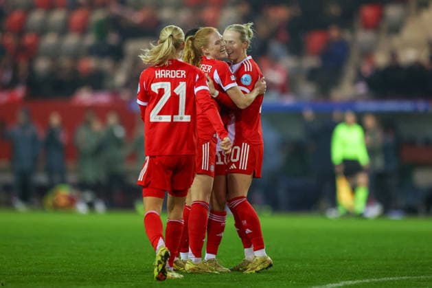 Jubel zum Tor zum 2:0 durch Stine Ballisager (FC Bayern Muenchen, 03), GER, FC Bayern Muenchen vs. Valerenga IF, Fussball, UEFA Womens Champions League, Ligaphase, 6. Spieltag, Saison 2025 2026, 17.12.2025, GER, FC Bayern Muenchen vs. Valerenga IF, Fussball, UEFA Womens Champions League, Ligaphase, 6. Spieltag, Saison 2025 2026, 17.12.2025 Muenchen Copyright: xEibner-Pressefoto JennixMaulx EP_JML