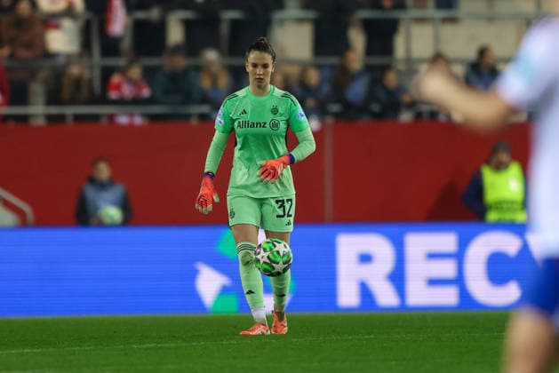 Ena Mahmutovic (FC Bayern Muenchen, 32), GER, FC Bayern Muenchen vs. Valerenga IF, Fussball, UEFA Womens Champions League, Ligaphase, 6. Spieltag, Saison 2025 2026, 17.12.2025, GER, FC Bayern Muenchen vs. Valerenga IF, Fussball, UEFA Womens Champions League, Ligaphase, 6. Spieltag, Saison 2025 2026, 17.12.2025 Muenchen Copyright: xEibner-Pressefoto JennixMaulx EP_JML