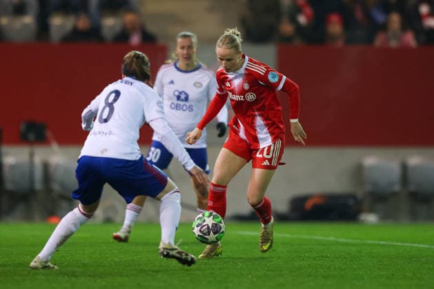 Franziska Kett (FC Bayern Muenchen, 20) mit Ball, mit Linn Vickius (Valerenga IF, 08) und Stine Brekken (Valerenga IF, 30), GER, FC Bayern Muenchen vs. Valerenga IF, Fussball, UEFA Womens Champions League, Ligaphase, 6. Spieltag, Saison 2025 2026, 17.12.2025, GER, FC Bayern Muenchen vs. Valerenga IF, Fussball, UEFA Womens Champions League, Ligaphase, 6. Spieltag, Saison 2025 2026, 17.12.2025 Muenchen Copyright: xEibner-Pressefoto JennixMaulx EP_JML
