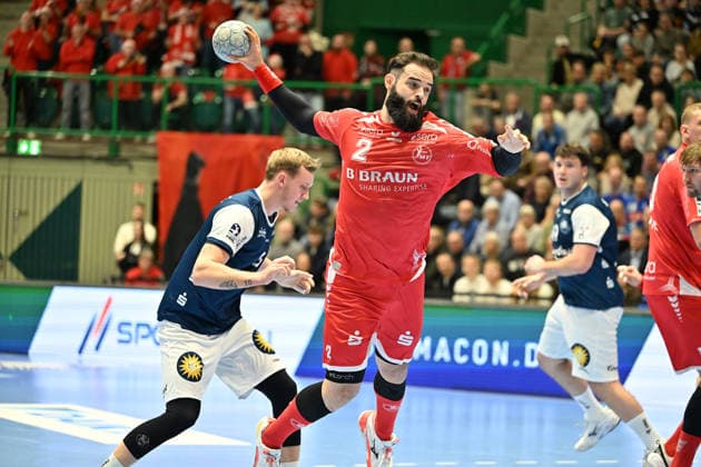 GER, 1.DHB-Pokal, Viertelfinale, bergischer HC vs. MT Melsungen, 18.12.2025, Unihalle, Wuppertal, GER, 1.DHB-Pokal, Viertelfinale, bergischer HC vs. MT Melsungen, , im Bild: Rubà n Marchan (MT Melsungen 2), wirft auf s Tor