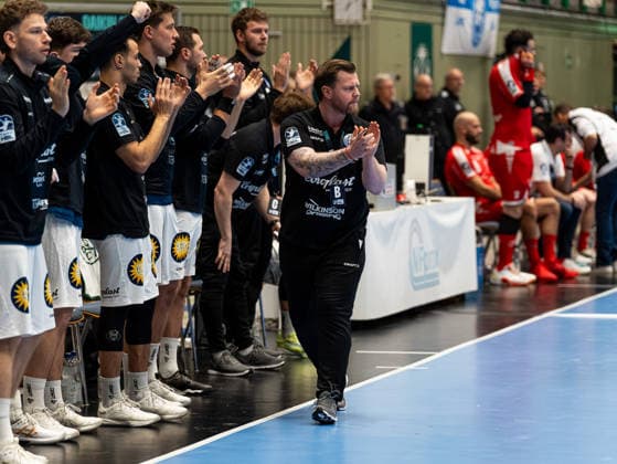 Arnor Thor Gunnarsson (Bergischer HC, Trainer) jubelt und klatscht Bergischer HC vs. MT Melsungen, Handball, DHB Pokal, Viertelfinale, Saison 2025 2026, 18.12.2025 Bergischer HC vs. MT Melsungen, Handball, DHB Pokal, Viertelfinale, Saison 2025 2026, 18.12.2025 Wuppertal Copyright: xEibner-Pressefoto DamianxKruczynx EP_DKI