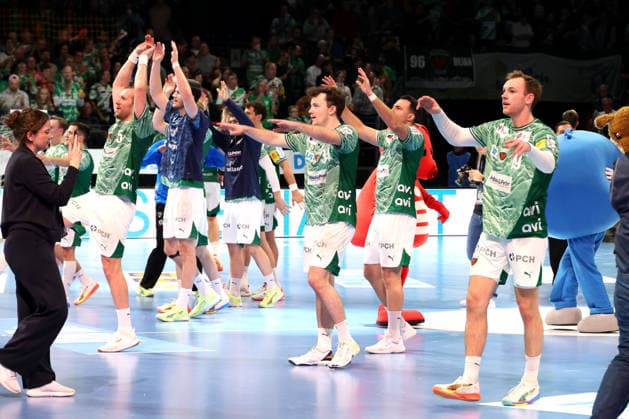 DEU, DHB, Pokal, Fuechse Berlin vs. THW Kiel, 18.12.2025, Max-Schmeling-Halle, Berlin, DEU, DHB, Pokal, Fuechse Berlin vs. THW Kiel, im Bild Fuechse-Spielerkreis