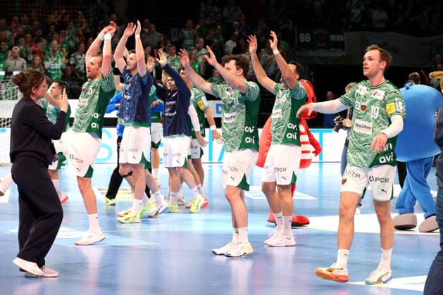 DEU, DHB, Pokal, Fuechse Berlin vs. THW Kiel, 18.12.2025, Max-Schmeling-Halle, Berlin, DEU, DHB, Pokal, Fuechse Berlin vs. THW Kiel, im Bild Fuechse-Spielerkreis