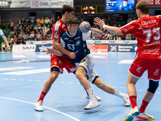 Soeren Steinhaus (Bergischer HC, 53) beim Zweikampf gegen Nikolaj Enderleit (MT Melsungen, 04) Bergischer HC vs. MT Melsungen, Handball, DHB Pokal, Viertelfinale, Saison 2025 2026, 18.12.2025 Bergischer HC vs. MT Melsungen, Handball, DHB Pokal, Viertelfinale, Saison 2025 2026, 18.12.2025 Wuppertal Copyright: xEibner-Pressefoto DamianxKruczynx EP_DKI
