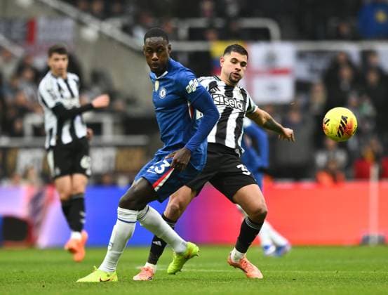 Trevoh Chalobah of Chelsea fends off Bruno Guimaraes of Newcastle United Newcastle United v Chelsea, Premier League, Football, St James Park, Newcastle, UK - 20 Dec 2025Newcastle St James Park United Kingdom EDITORIAL USE ONLY No use with unauthorised audio, video, data, fixture lists, club league logos or live services. Online in-match use limited to 120 images, no video emulation. No use in betting, games or single club league player publications. Copyright: xRichardxLee Shutterstockx 16148796bd