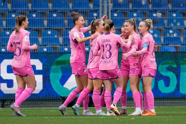 v.li.: Franziska Harsch (TSG, 17), Jamilla Sofia Rankin (TSG, 5), Wielle Douma (Wianda Ellen Geertruida Douma, TSG, 13), Laura Gloning (TSG, 20), Valesca Ampoorter (TSG, 18), Torschützin Selina Cerci (TSG, 29), Vanessa Diehm (TSG, 6), Spielerinnen der TSG 1899 Hoffenheim, jubeln über das Tor zum 1:0, Jubel, Torjubel, Torerfolg, celebrate the goal, goal, celebration, jubelt ueber das Tor, Freuen, Freude, freut sich, optimistisch, positiv, Spielszene, Highlight, Action, Aktion, 20.12.2025, Sinsheim (Hoffenheim) (Deutschland), Fussball, Google Pixel Frauen-Bundesliga, TSG 1899 Hoffenheim - FC Carl Zeiss Jena, DFB DFL REGULATIONS PROHIBIT ANY USE OF PHOTOGRAPHS AS IMAGE SEQUENCES AND OR QUASI-VIDEO.