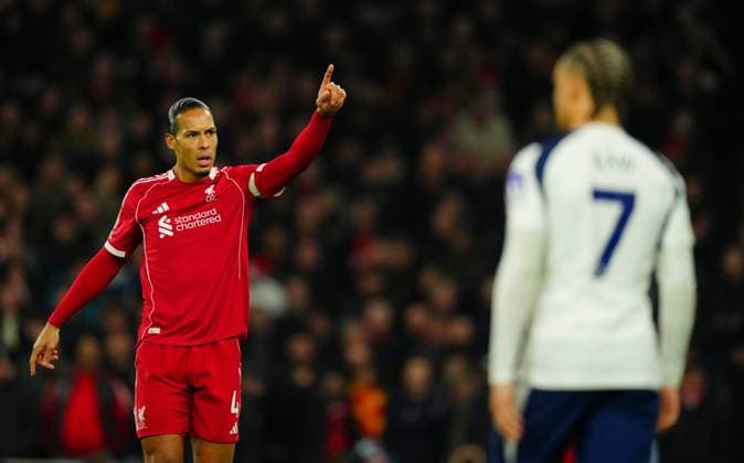 Virgil van Dijk of Liverpool Tottenham Hotspur v Liverpool, Premier League, Football, Tottenham Hotspur Stadium, London, UK - 20 Dec 2025London Tottenham Hotspur Stadium United Kingdom EDITORIAL USE ONLY No use with unauthorised audio, video, data, fixture lists, club league logos or live services. Online in-match use limited to 120 images, no video emulation. No use in betting, games or single club league player publications. Copyright: xJavierxGarcia Shutterstockx 16151220c
