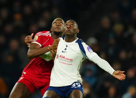 Ibrahima Konatà of Liverpool battles with Randal Kolo Muani of Tottenham Hotspur Tottenham Hotspur v Liverpool, Premier League, Football, Tottenham Hotspur Stadium, London, UK - 20 Dec 2025London Tottenham Hotspur Stadium United Kingdom EDITORIAL USE ONLY No use with unauthorised audio, video, data, fixture lists, club league logos or live services. Online in-match use limited to 120 images, no video emulation. No use in betting, games or single club league player publications. Copyright: xJavierxGarcia Shutterstockx 16151220d