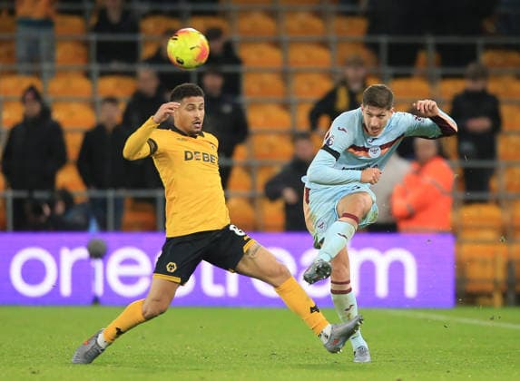 Keane Lewis-Potter of Brentford passes the ball upfield. Wolverhampton Wanderers v Brentford, Premier League, Football, Molineux, Wolverhampton, UK - 20 Dec 2025Wolverhampton Molineux United Kingdom EDITORIAL USE ONLY No use with unauthorised audio, video, data, fixture lists, club league logos or live services. Online in-match use limited to 120 images, no video emulation. No use in betting, games or single club league player publications. Copyright: xLindseyxParnaby Shutterstockx 16148976bq