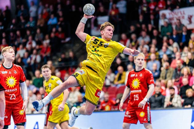 Niklas Ingenpass (HSG Krefeld Niederrhein, 55) im Torwurf GER, TuS N-Luebbecke vs. HSG Krefeld Niederrhein, Handball, 2. Bundesliga, 16. Spieltag, Spielzeit 2025 2026, 20.12.2025 GER, TuS N-Luebbecke vs. HSG Krefeld Niederrhein, Handball, 2. Bundesliga, 16. Spieltag, Spielzeit 2025 2026, 20.12.2025 Luebbecke Copyright: xEibner-Pressefoto JanxRollingerx EP_JSK