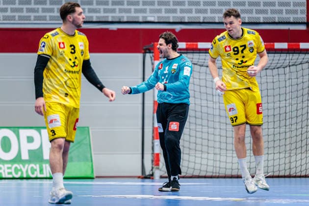 Finn Ruespeler (HSG Krefeld Niederrhein, 01) jubelt freut sich GER, TuS N-Luebbecke vs. HSG Krefeld Niederrhein, Handball, 2. Bundesliga, 16. Spieltag, Spielzeit 2025 2026, 20.12.2025 GER, TuS N-Luebbecke vs. HSG Krefeld Niederrhein, Handball, 2. Bundesliga, 16. Spieltag, Spielzeit 2025 2026, 20.12.2025 Luebbecke Copyright: xEibner-Pressefoto JanxRollingerx EP_JSK