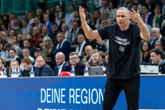 Henrik Sonko (Tigers Tuebingen, Head Coach) GER, BBC Bayreuth vs. Tigers Tuebingen, Basketball, BARMER 2. Bundesliga Bundesliga, Pro A, Saison 2025 2026, 13. Spieltag, 20.12.2025 GER, BBC Bayreuth vs. Tigers Tuebingen, Basketball, BARMER 2. Bundesliga Bundesliga, Pro A, Saison 2025 2026, 13. Spieltag, 20.12.2025 Bayreuth Copyright: xEibner-Pressefoto ArdanxFuessmanx EP_AFN