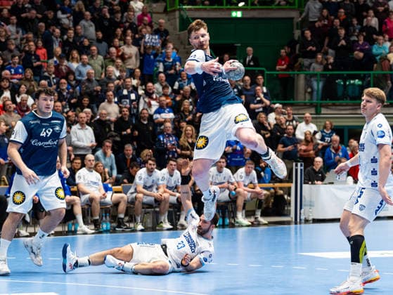 Johannes Wasielewski (Bergischer HC, 77) beim Torwurf Bergischer HC vs. TBV Lemgo Lippe, Handball, 1. Bundesliga, 18. Spieltag, Saison 2025 2026, 20.12.2025 Bergischer HC vs. TBV Lemgo Lippe, Handball, 1. Bundesliga, 18. Spieltag, Saison 2025 2026, 20.12.2025 Wuppertal Copyright: xEibner-Pressefoto DamianxKruczynx EP_DKI