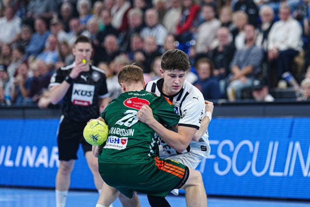 Jonathan Edvardsson (TSV Hannover-Burgdorf, 26), Rasmus Ankermann (THW Kiel, 22) GER, THW Kiel vs. TSV Hannover-Burgdorf, Handball, 1. Bundesliga, Spieltag 18, Saison 2025 2026, 20.12.2025 GER, THW Kiel vs. TSV Hannover-Burgdorf, Handball, 1. Bundesliga, Spieltag 18, Saison 2025 2026, 20.12.2025 Kiel Copyright: xEibner-Pressefoto MarcelxvonxFehrnx EP_MFN